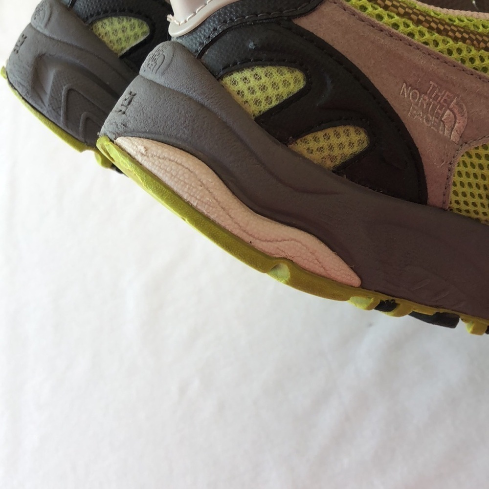 The north face women’s boa technology shoes white adjustable strap. - Picture 12 of 15